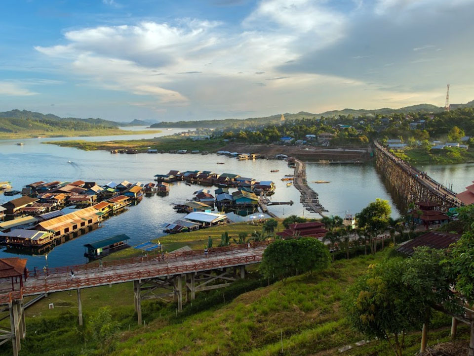 Uttamanusorn Bridge or Mon bridge