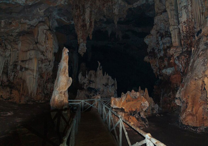 Phra That Cave