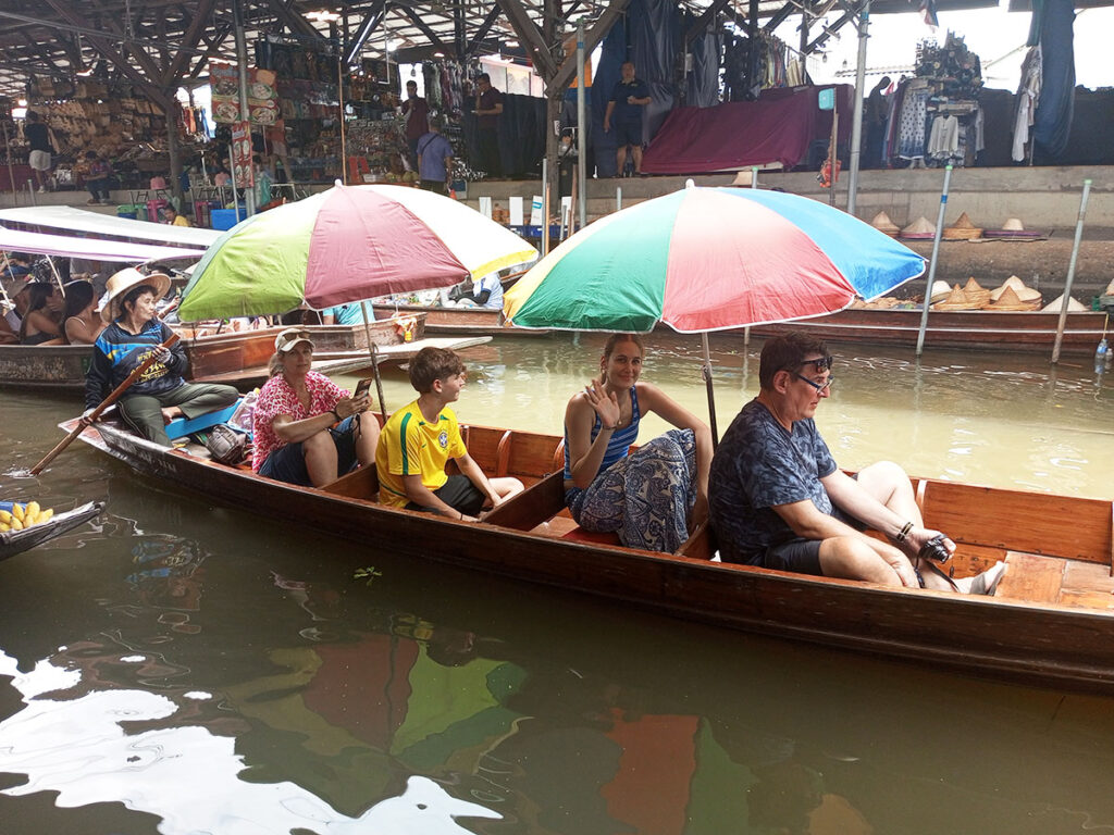 Damnoen Saduak Floating Market